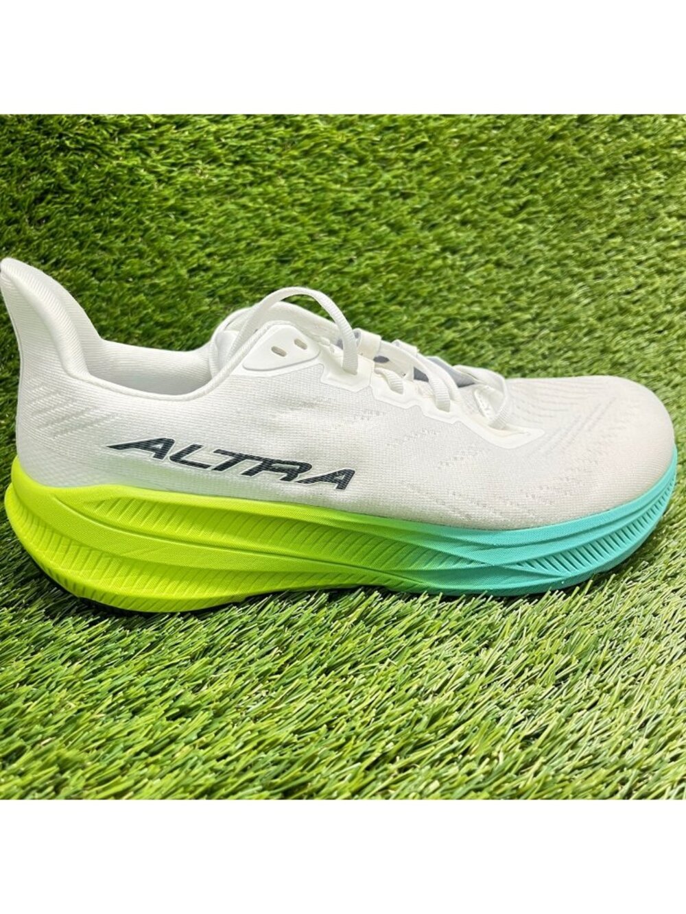 Altra Experience Flow 2 Mens Size 9 White Green Athletic Running Shoes Sneakers